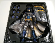 Carica l'immagine nel visualizzatore di Gallery, Batman blu black version Arkham Knight Play Arts Kai - 7aleon