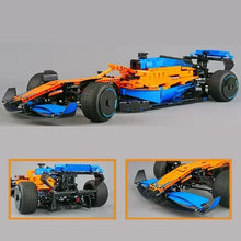 Carica l&#39;immagine nel visualizzatore di Gallery, McLaren Formula 1 Race Car
